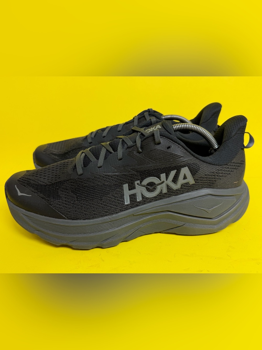 HOKA Challenger 8 Men’s Hiking Shoes Black/Orbit SZ 11.5 2E WIDE BARELY WORN
